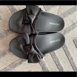 Steve Madden girls size 1 slides
